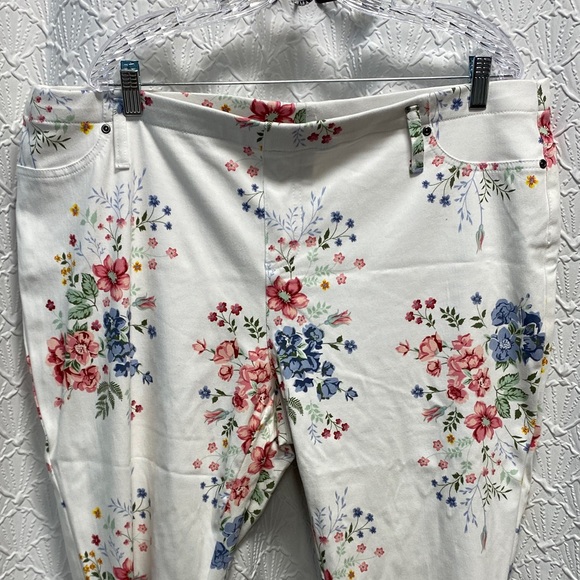 Terra & Sky size 2X White Floral Capri Pants stretch pull on comfy‎ casual - Picture 4 of 12